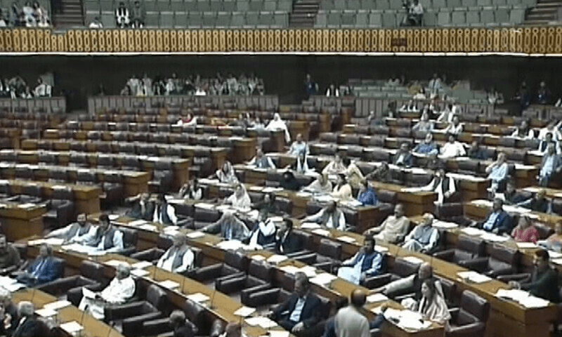 Bill barring independents from joining parties rushed through Parliament amid PTI opposition